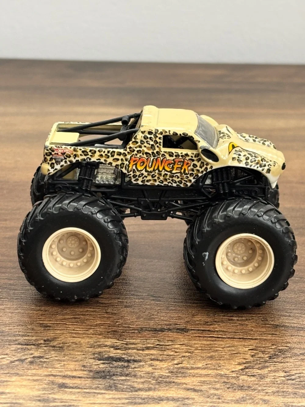 Monster Jam 1:64 Pouncer Die Cast Leopard Print Monster Truck Hot Wheels Toy